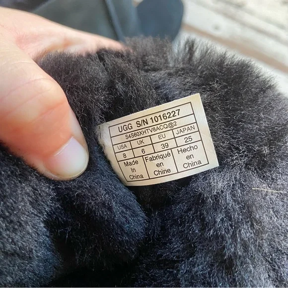 ✨SOLD✨UGG Bailey Button Triplet II Boots - Picture 4 of 11